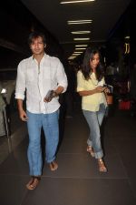 Vivek Oberoi snapped at airport on 27th Oct 2011 (9).JPG